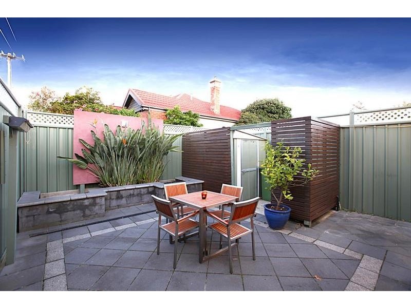 17 Hamilton Street, Seddon VIC 3011