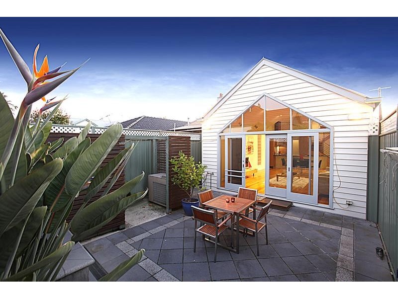 17 Hamilton Street, Seddon VIC 3011