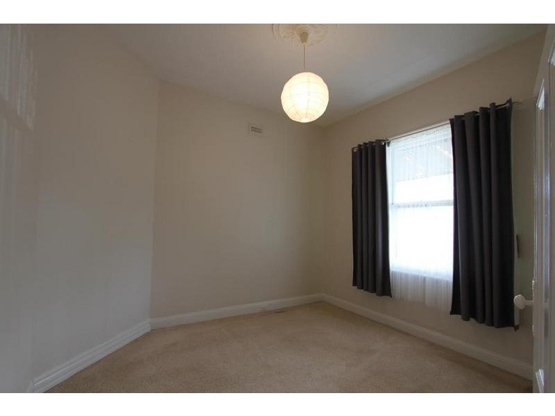 11 Dane Street, Seddon VIC 3011