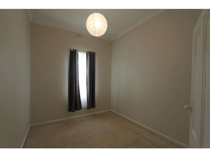 11 Dane Street, Seddon VIC 3011