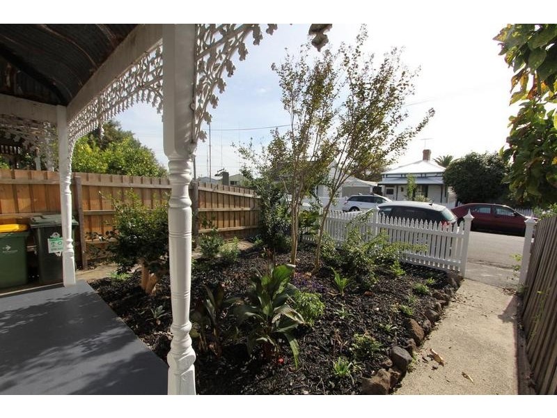 11 Dane Street, Seddon VIC 3011