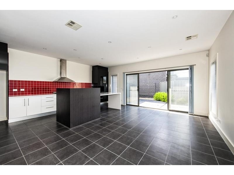 2/6 Greenham Street, Maidstone VIC 3012