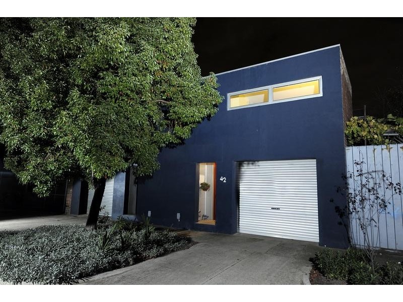 2/42 Station Road, Seddon VIC 3011
