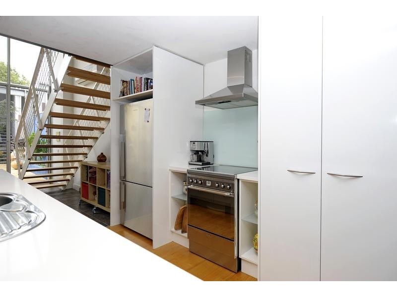 2/42 Station Road, Seddon VIC 3011