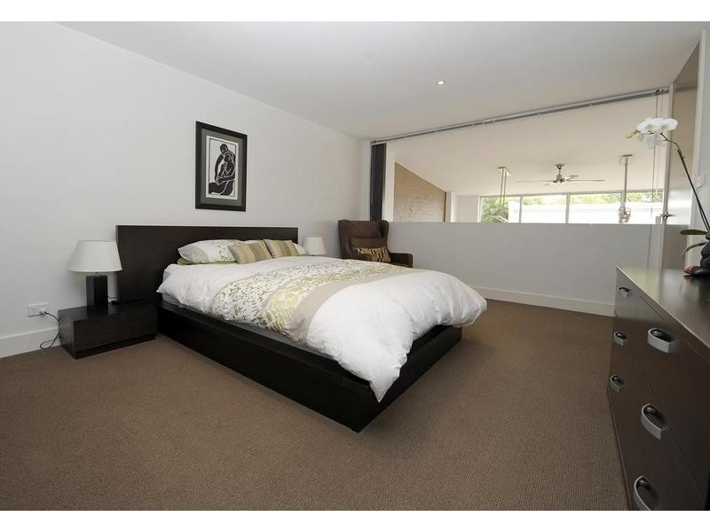 2/42 Station Road, Seddon VIC 3011