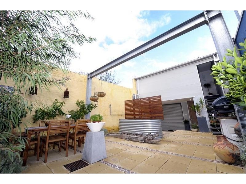 2/42 Station Road, Seddon VIC 3011