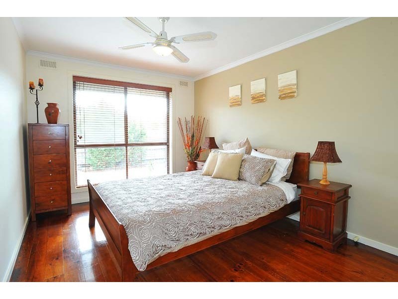 2/98 Saltley Street, South Kingsville VIC 3015