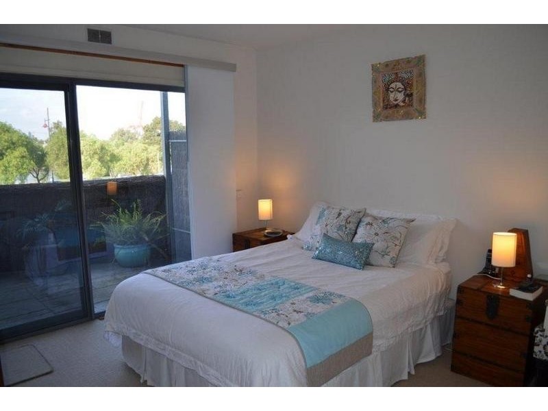 8 Levien Lane, Footscray VIC 3011