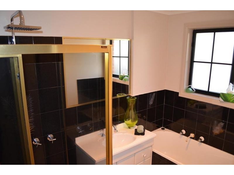 18 Oxford Street, West Footscray VIC 3012