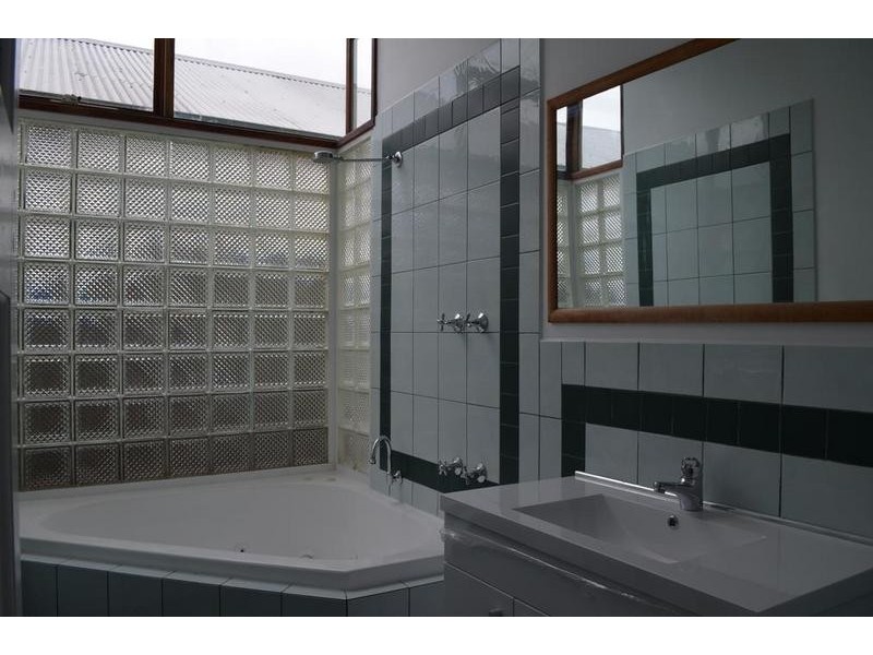 130 Coronation Street, Kingsville VIC 3012