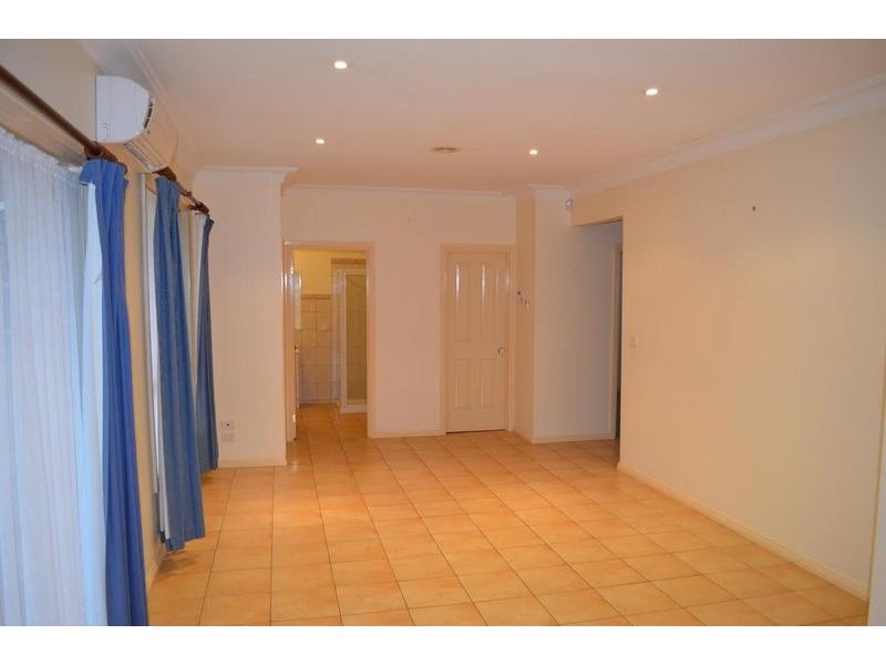 2/9 Cathcart Street, Maidstone VIC 3012