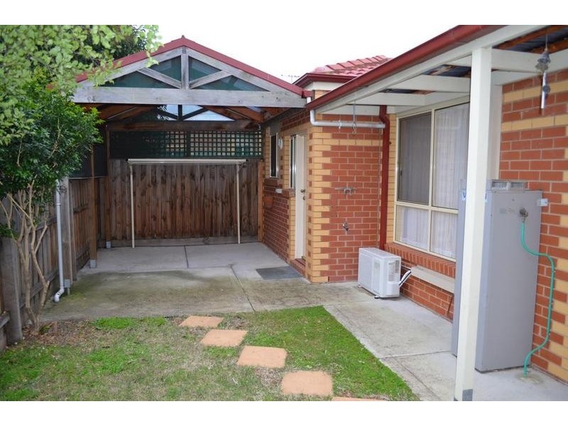 2/9 Cathcart Street, Maidstone VIC 3012