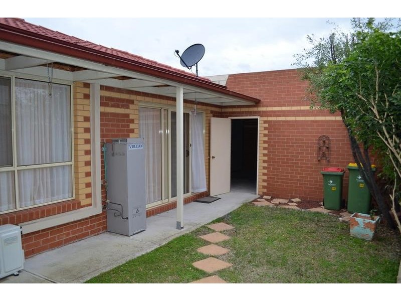 2/9 Cathcart Street, Maidstone VIC 3012