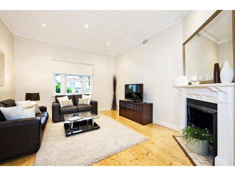 9 Queensville Street, Kingsville VIC 3012