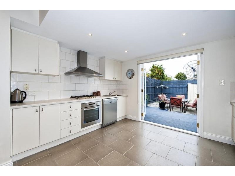 9 Queensville Street, Kingsville VIC 3012