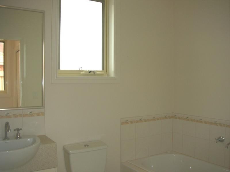 2/165 Hudson Road, Spotswood VIC 3015