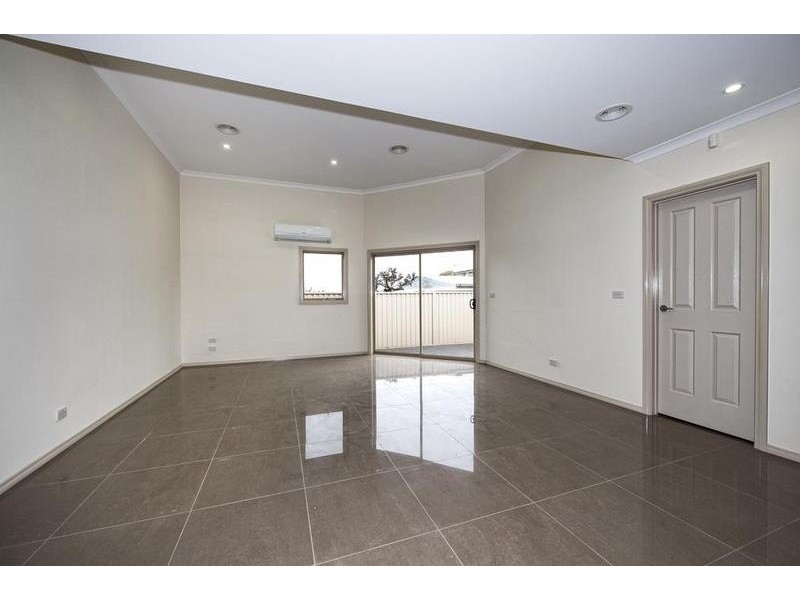 2/9 Monash Street, Sunshine VIC 3020