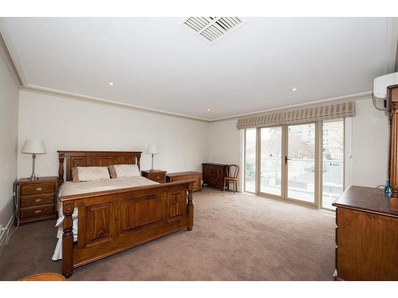 4 Naismith Street, Footscray VIC 3011