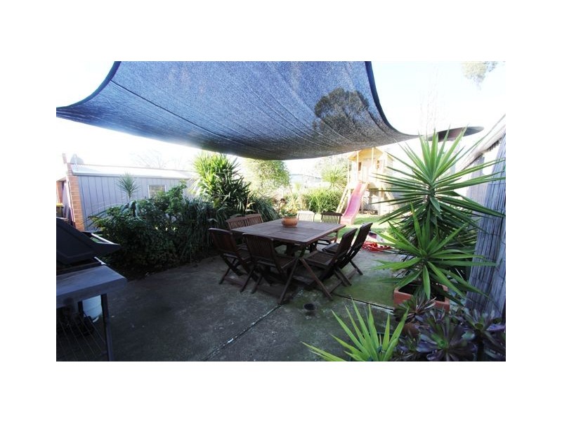 8 Cooper Avenue, Altona North VIC 3025