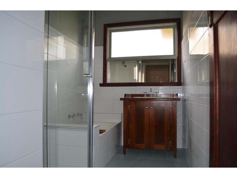 292 Geelong Road, West Footscray VIC 3012