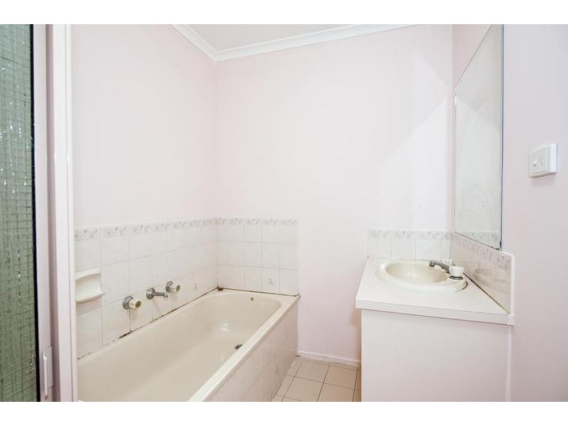 2/27 Empire Street, Footscray VIC 3011