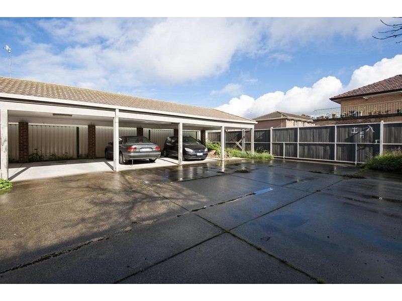 2/27 Empire Street, Footscray VIC 3011