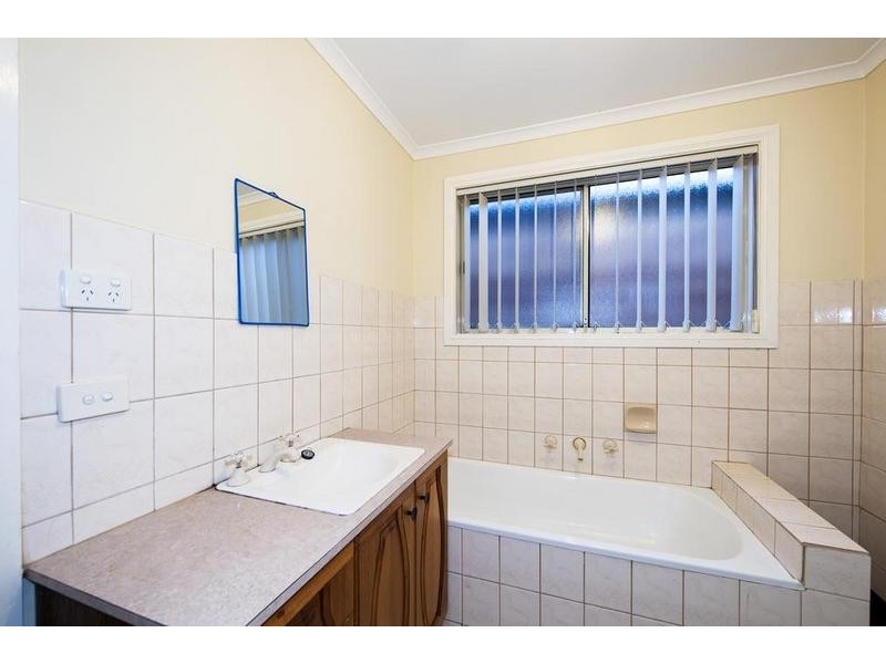 2/15 Haven Close, Sunshine West VIC 3020