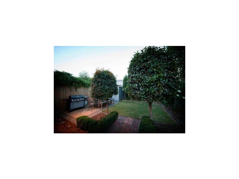 7 Bayview Road, Seddon VIC 3011