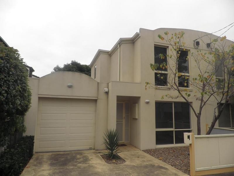 8 Johnston Street, Newport VIC 3015