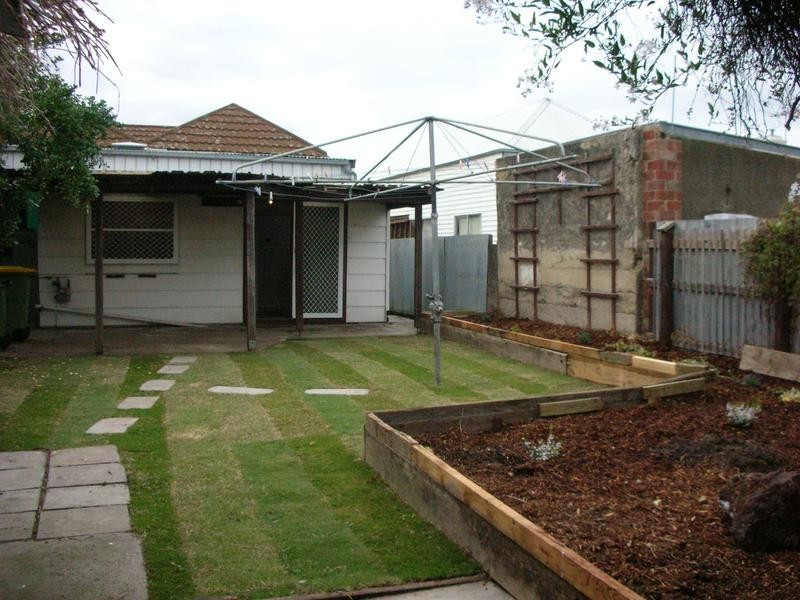 12 Edward Street, Seddon VIC 3011