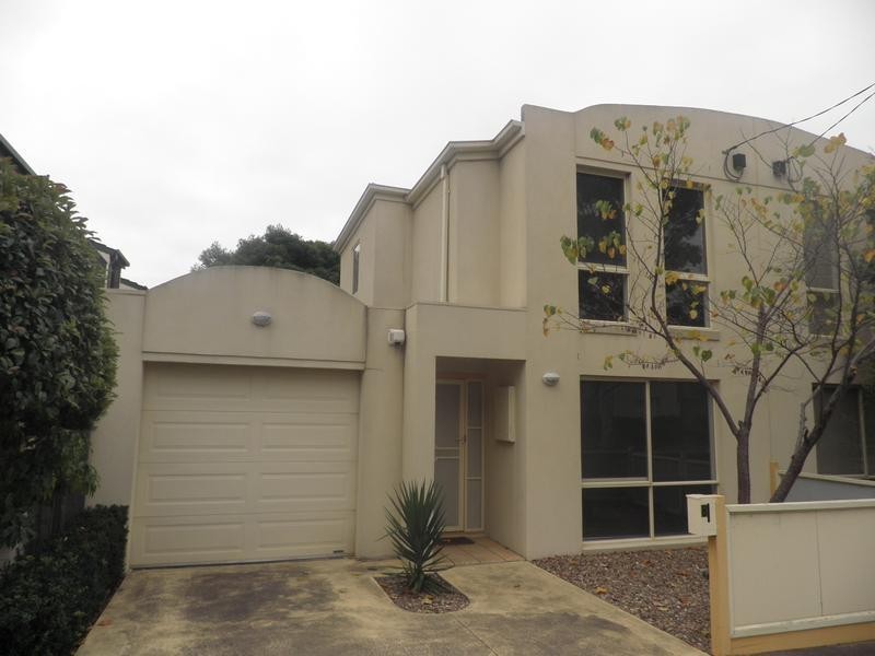 8 Johnston Street, Newport VIC 3015