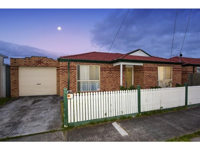 2/15 Haven Close, Sunshine VIC 3020