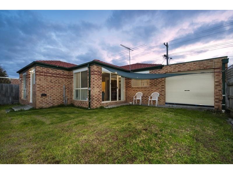 2/15 Haven Close, Sunshine VIC 3020