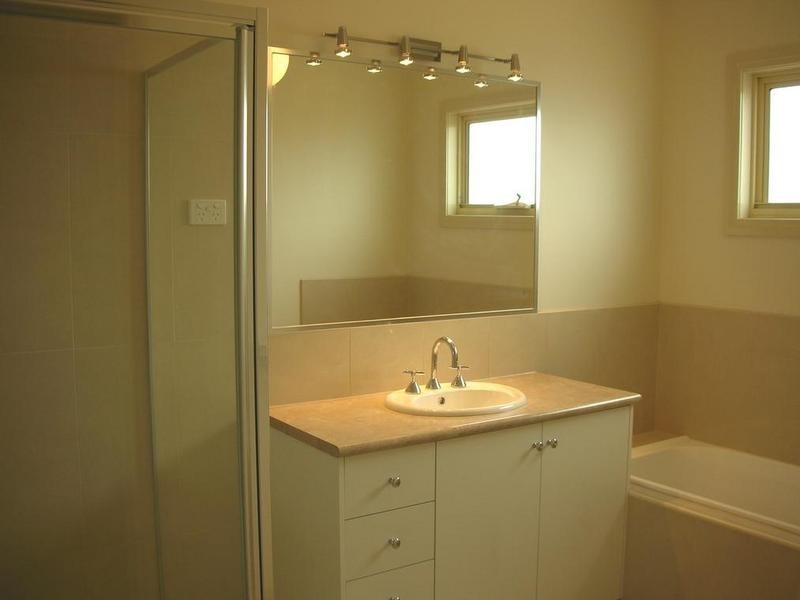 2/29 Commercial Street, Maidstone VIC 3012