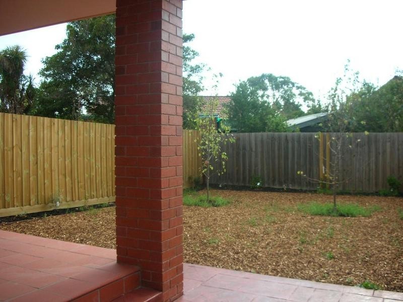 2/29 Commercial Street, Maidstone VIC 3012