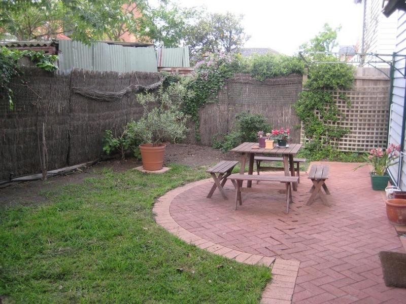 18 Station Road, Seddon VIC 3011