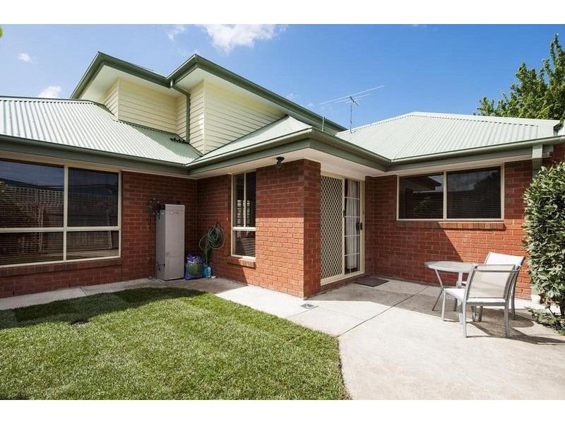 2/5 Jackson Street, Maidstone VIC 3012