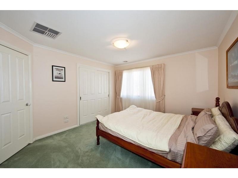 2/4 Whittaker Street, Maidstone VIC 3012