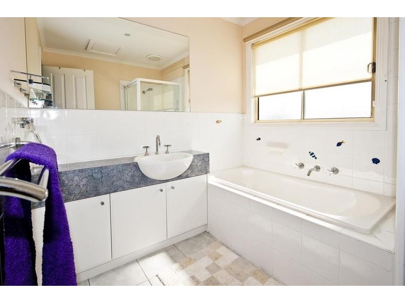 2/4 Whittaker Street, Maidstone VIC 3012