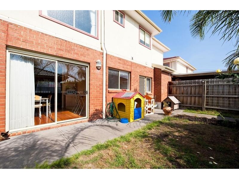 2/4 Whittaker Street, Maidstone VIC 3012