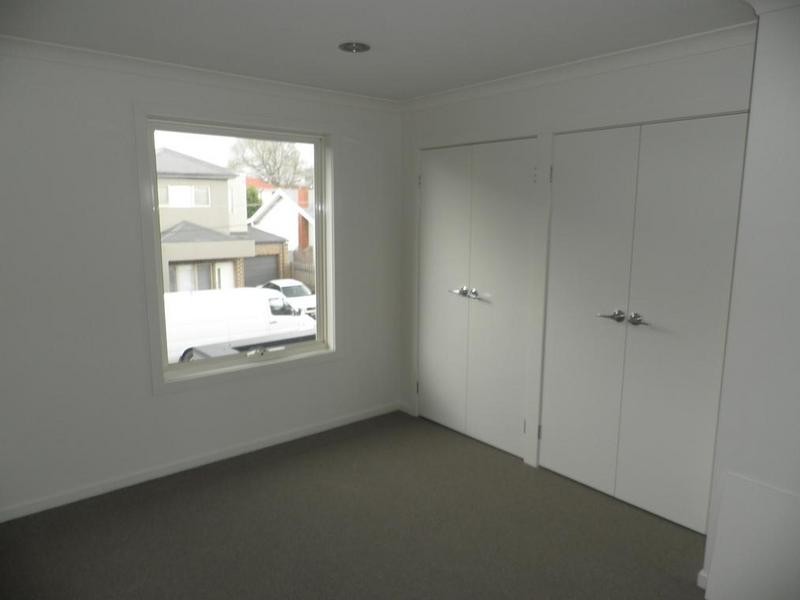 2/9 Swan Street, Footscray VIC 3011