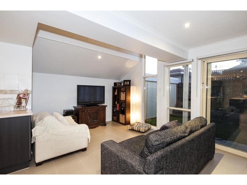 2/6 Exhibition Street, West Footscray VIC 3012