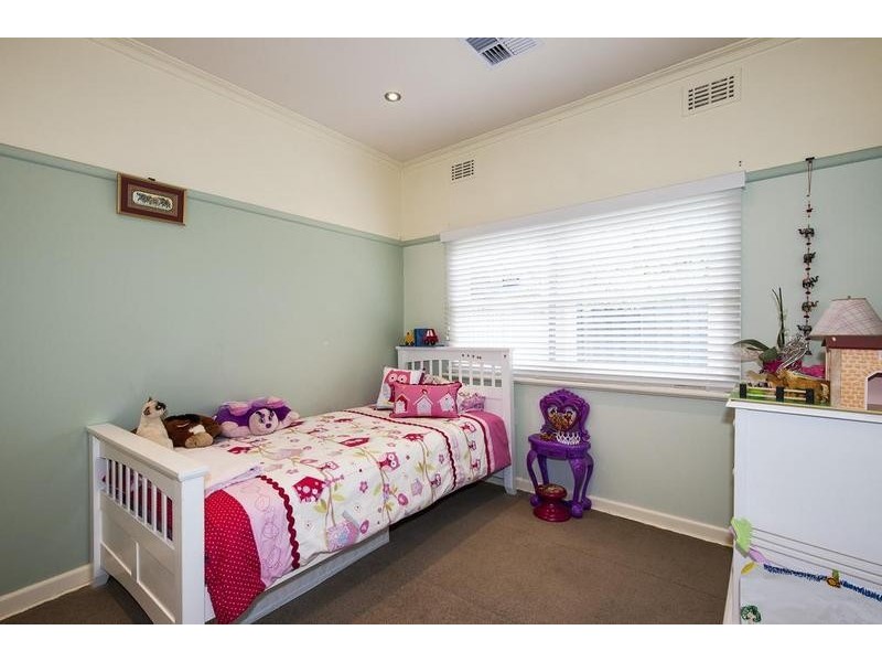 33 Dongola Road, West Footscray VIC 3012