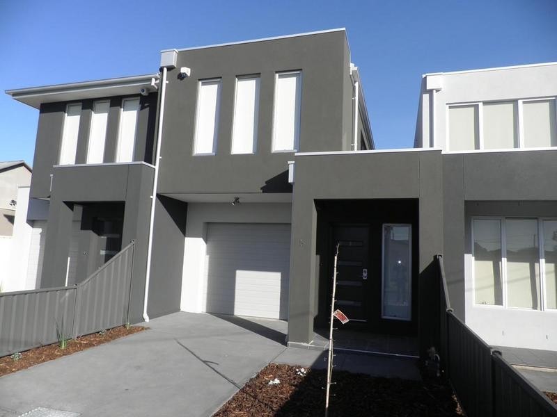 2/5 Alma Street, Maidstone VIC 3012