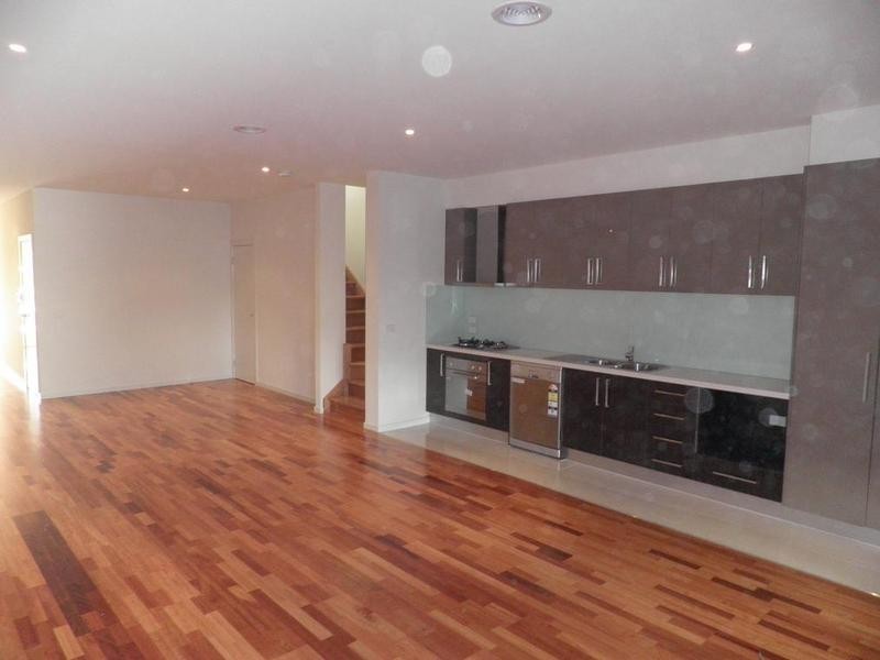 2/5 Alma Street, Maidstone VIC 3012