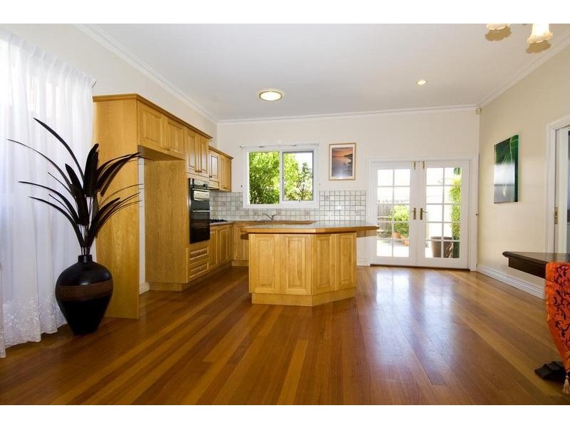 64 Queensville Street, Kingsville VIC 3012