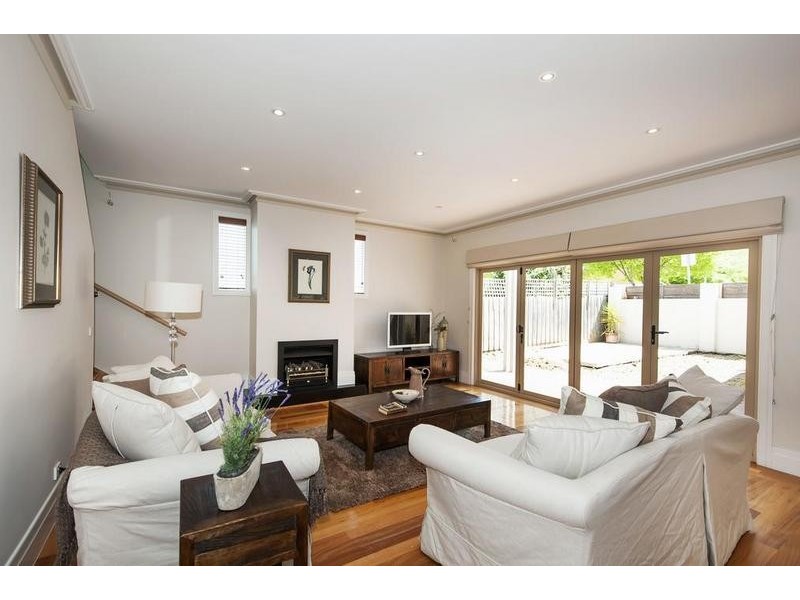 4 Naismith Street, Footscray VIC 3011