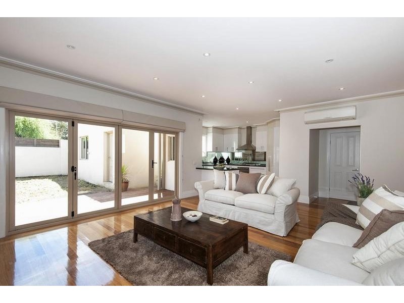 4 Naismith Street, Footscray VIC 3011