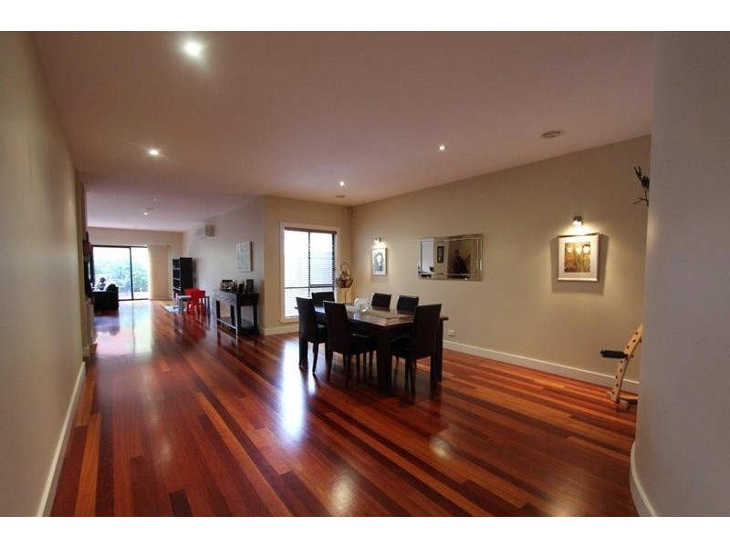 10 Monmouth Street, Newport VIC 3015