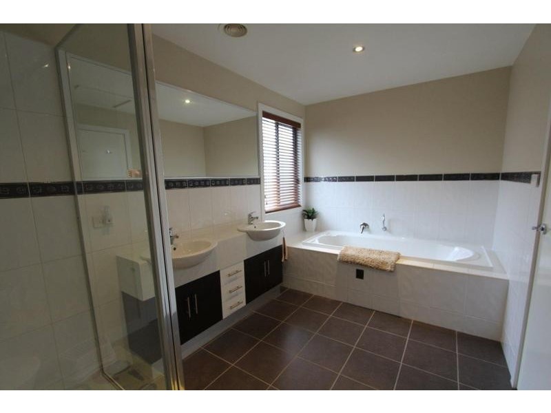 10 Monmouth Street, Newport VIC 3015